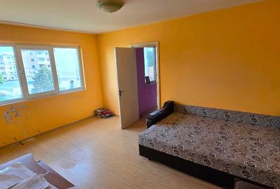 Vânzare apartament 2 camere et2 semidecomandat vis a vis de Carrefour - 1