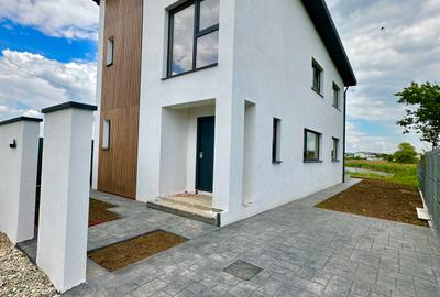 Casa cu vedere la lac -  4 Camere - Teren 476 mp - Calea Bucuresti - Vidra - 4
