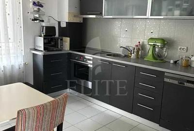 Apartament cu 4 camere semidecomandat, mobilat în Zorilor