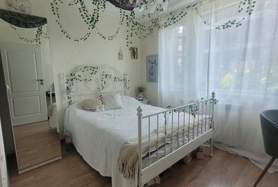 Apartament cu 3 camere semidecomandat, mobilat în Central