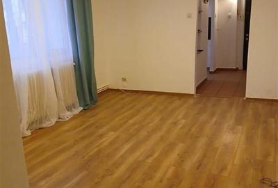 Apartament cu 3 camere semidecomandat în Tătărași