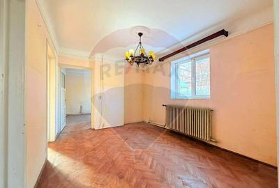 Casă de vanzare cu curte | 4 camere | Zona Gorjului | Teren generos - 9