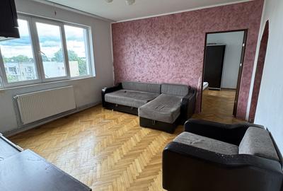 Apartament cu 3 camere semidecomandat în Nord