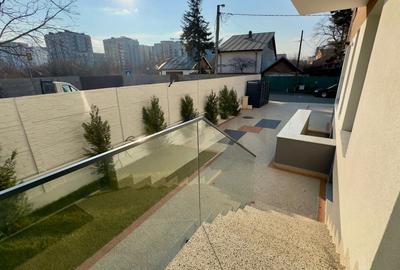 Apartament cu 3 camere decomandat în Aviației