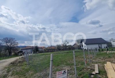 Teren intravilan cu utilitati 464 mp front 27 ml pentru casa Talmaciu - 3