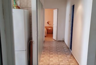 Tomis Nord - OMV - Apartament 3 camere, etaj 3