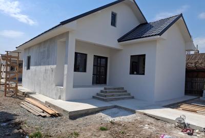 Vindem Casa in Lumina - 1