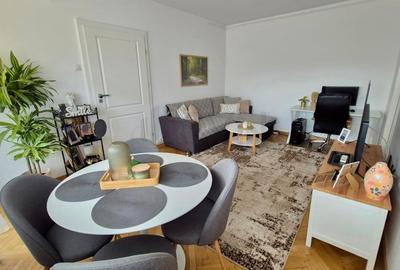 Apartament cu 2 camere semidecomandat, mobilat în 1 Mai