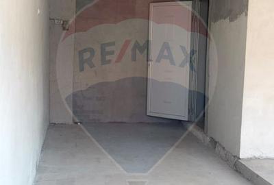 Spațiu comercial de vânzare în Pianu de Jos – 330 mp, aproape de A1 - 8