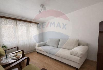 Apartament cu 3 camere de închiriat - 1