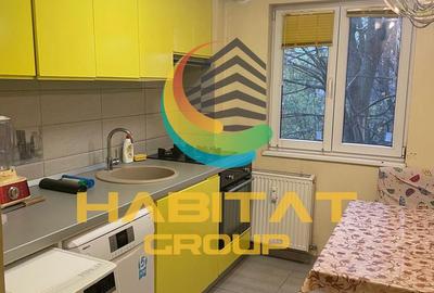 Apartament cu 3 camere semidecomandat, mobilat în Apărătorii Patriei