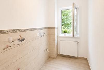 Apartament cu 3 camere semidecomandat în Sud