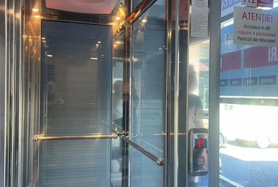 Birou  elegant, mobilat,luminos, supraf. vitrata mare, lift , 241 mp, Bd. Mamaia - 11