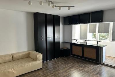 Apartament cu 3 camere decomandat, mobilat în Berceni