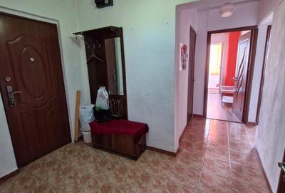 Apartament cu 3 camere decomandat în Dristor