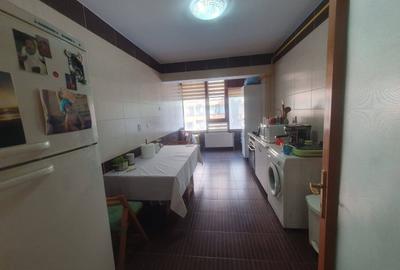 De vanzare – Apartament 3 camere -Complex Vega, Strada Tecuci - 14