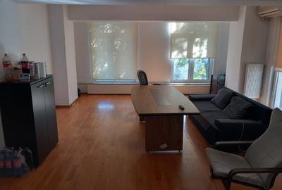 Apartament cu 4 camere decomandat în Cotroceni