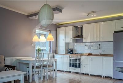 Apartament cu 3 camere semidecomandat, mobilat în Bună Ziua