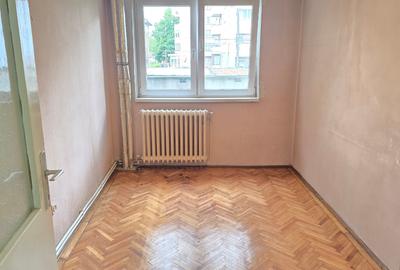 Vand apartament 2 camere decomandat in Deva, zona Gojdu, etaj 1, bloc de 4 etaje - 5