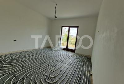 Casa individuala de vanzare cu teren, terasa, garaj si curte Selimbar - 23