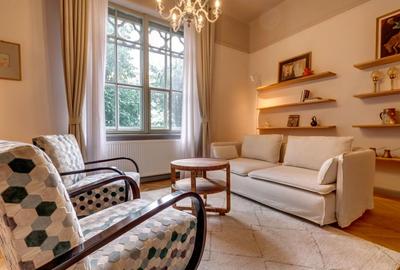 Apartament cu 2 camere semidecomandat, mobilat în Central