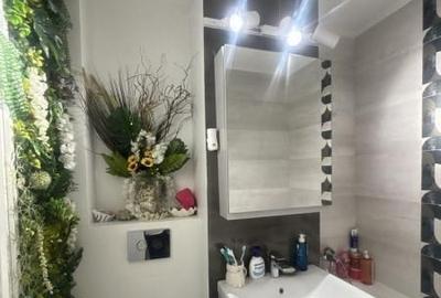 Apartament cu 3 camere decomandat, mobilat în Trocadero