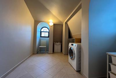 VILA DEOSEBITA / SPATII GENEROASE / CURTE PROPRIE - 40