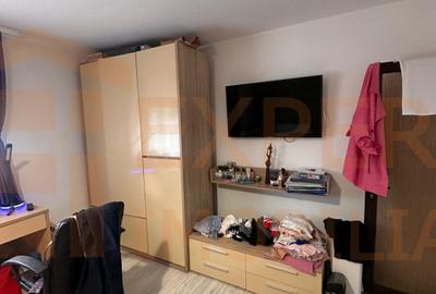 Casa de vanzare, 3 camere,  situata in zona CET - 10