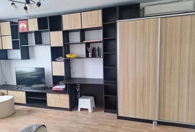 Apartament cu 3 camere decomandat, mobilat în Crângași