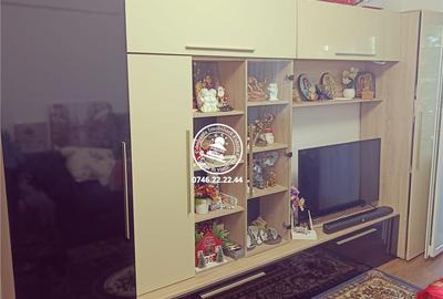 Apartament cu 3 camere decomandat în Podul de Piatră