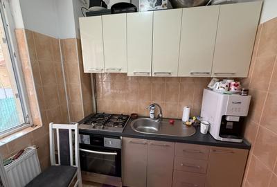 Ap 3 camere - rezultat din alipirea a 2 garsoniere - 62 mp - parter - 14