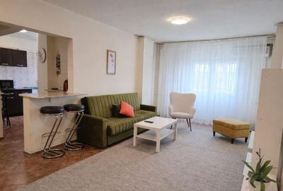 Apartament cu 2 camere semidecomandat, mobilat în Decebal