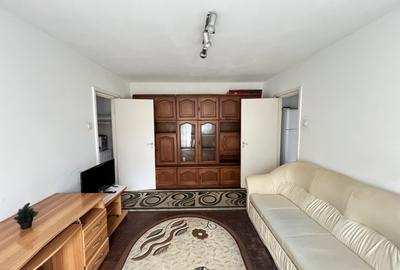 Apartament cu 2 camere semidecomandat, mobilat în Florilor