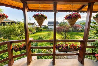 Casă individuală cu 8 camere în Exterior Est
