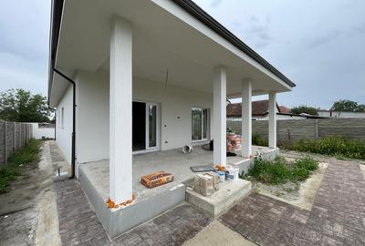 Casă individuală cu 3 camere în Giarmata