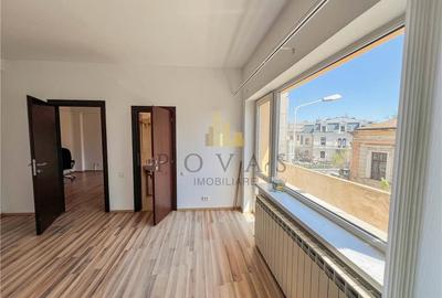 Apartament cu 4 camere decomandat în Universitate