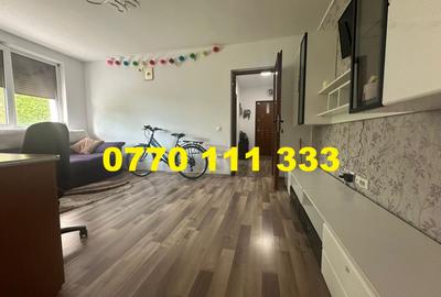 Apartament cu 4 camere semidecomandat, mobilat în Hipodrom