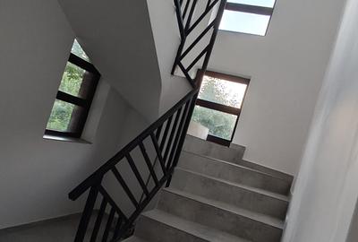 FARA COMISIOANE casa eleganta cu 5 camere 3 terase P+1+pod 2 placi 1800mp asfalt - 15