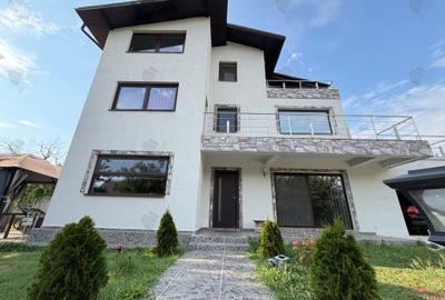 Casă individuală cu 5 camere în Central