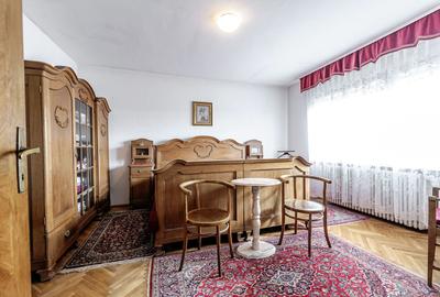 Casă individuală cu 8 camere în Central