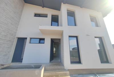 Casă individuală cu 5 camere în Est