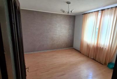 Apartament cu 4 camere și curte comună de vânzare - 4