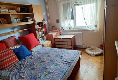 Sat Vacanta ,3 camere decomandat, Bloc stradal, 65mp, Centrala termica - 1