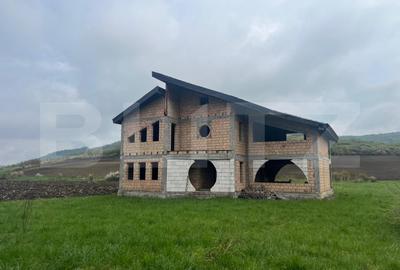 Casă individuală cu 5 camere în Sântana de Mureș
