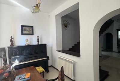Vânzare vilă + 2000 mp teren - 28