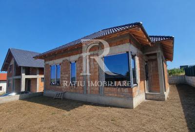 Casă individuală cu 5 camere în Paleu