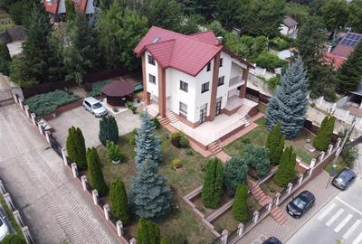 Casă individuală cu 6 camere în Bucium