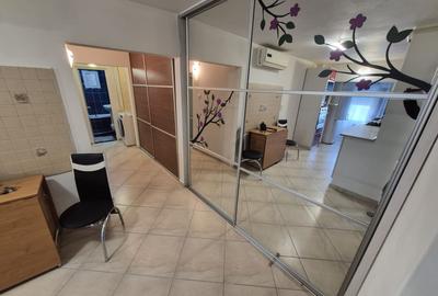 Apartament cu 3 camere decomandat, mobilat în Micro 16