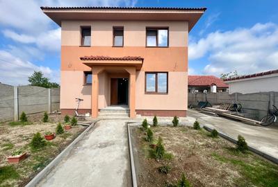 Casa individuala, panouri fotovoltaice + pompa de caldura