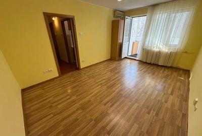 Titan - Ozana - Garsoniera decomandata, bloc mixt - 1